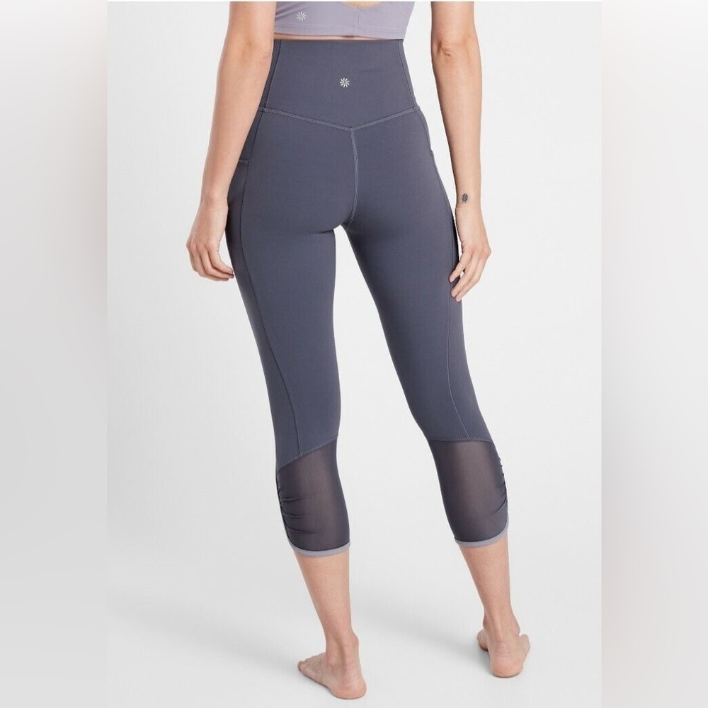 NWT Athleta Salutation Stash Pocket II Capri